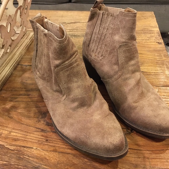 Volatile Brown Suede Ankle Booties Boots size 7.5 - Picture 2 of 6